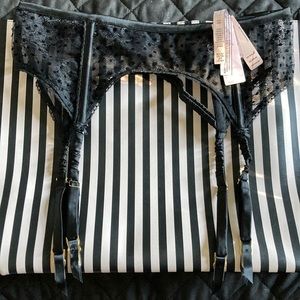 Victoria’s Secret Dream Angels Garter Belt